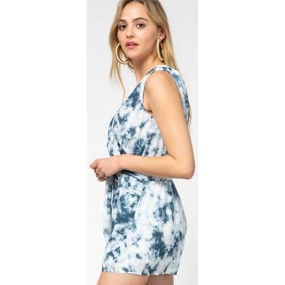 Entro Blue White Tie‎ Dye Smocked Waist V-Neck Romper Chic Comfy Size M